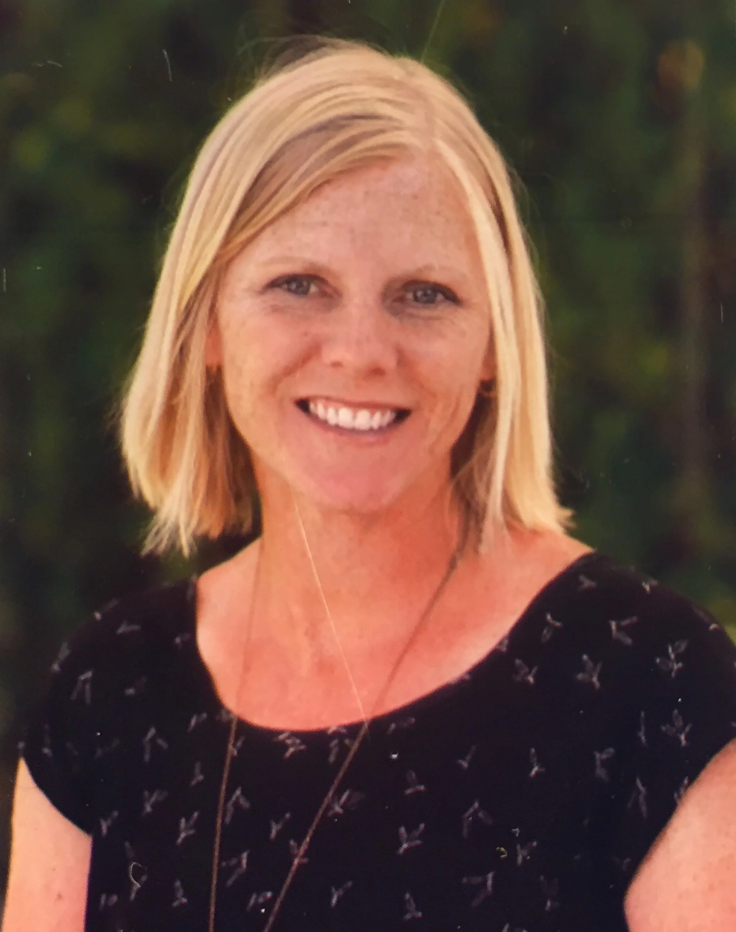 Meredith works out of her home-based studio in Oakland, CA. When she's not painting, she's usually either walking her crazy German Shepherd or trying out every ice cream shop in the Bay Area with her 11-year old daughter.