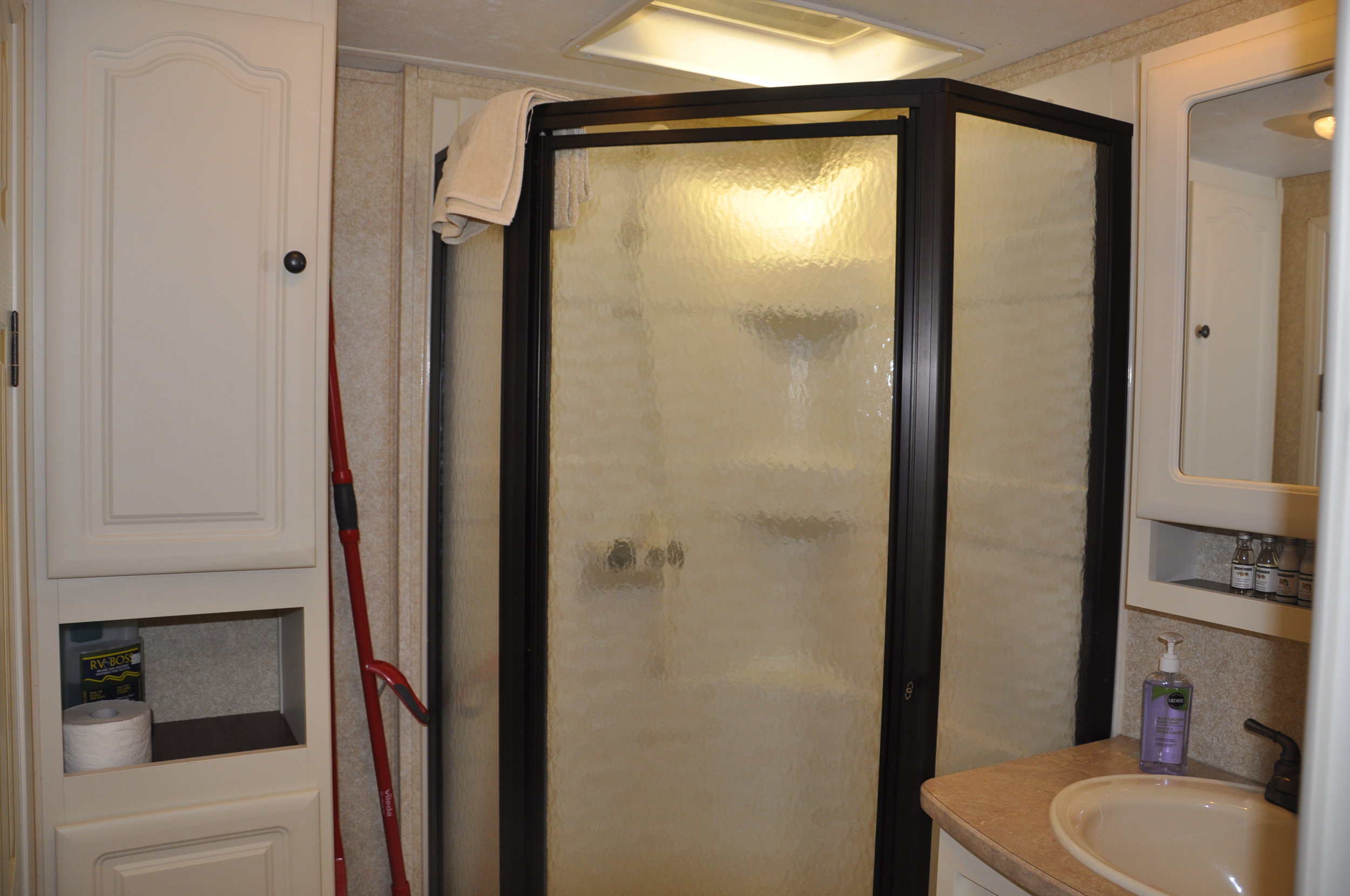 RV12-shower.JPG