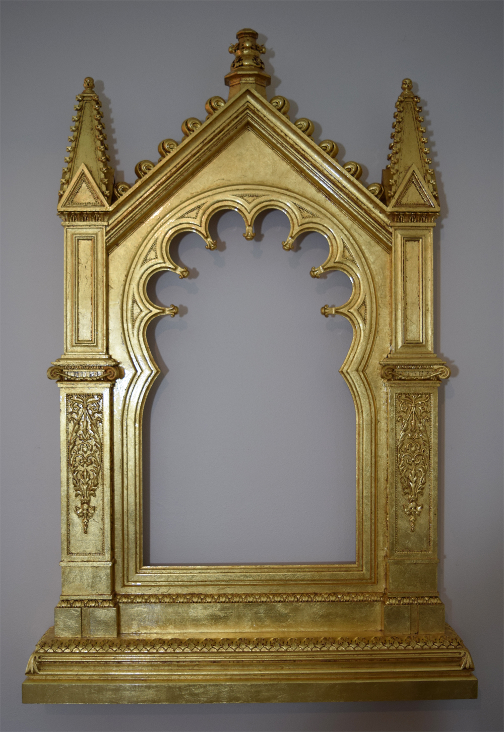  The finished gilded frame. The gold leaf has been toned down with a thin layer of oil paint, and clear coat applied. 