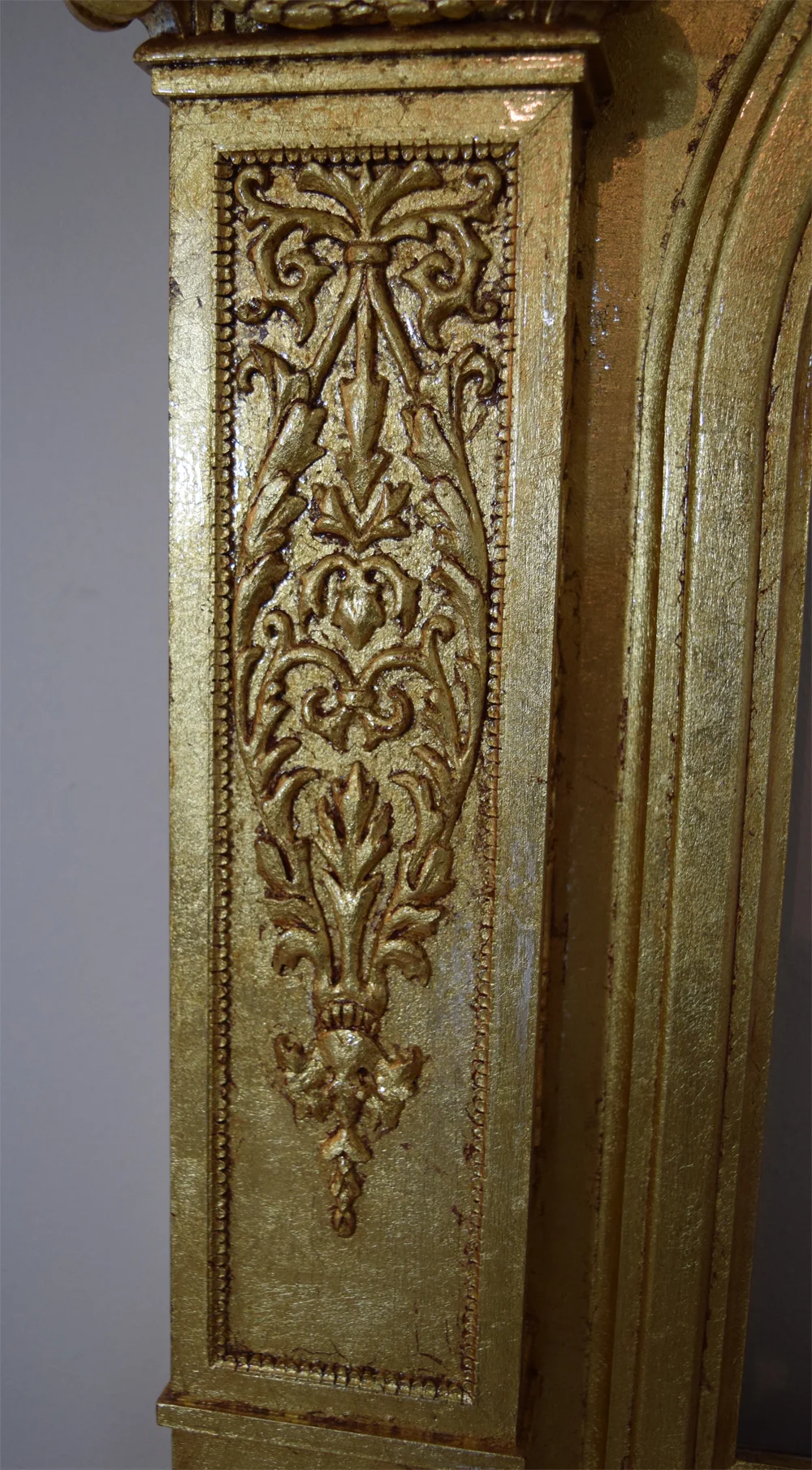 Detail of the front panel ornament.