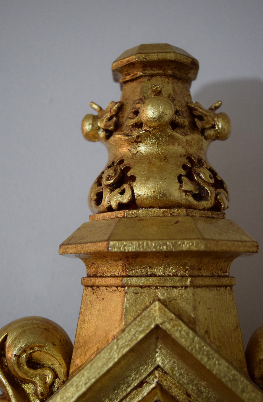  Detail of the top finial. 