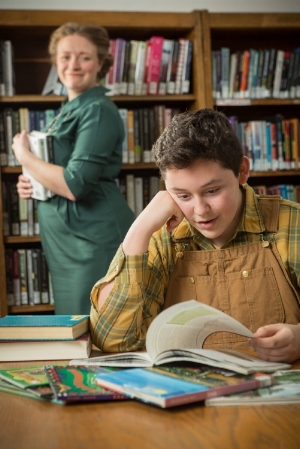 Marcelino Hernandez as Tomás and Kate Mura as The Library Lady
