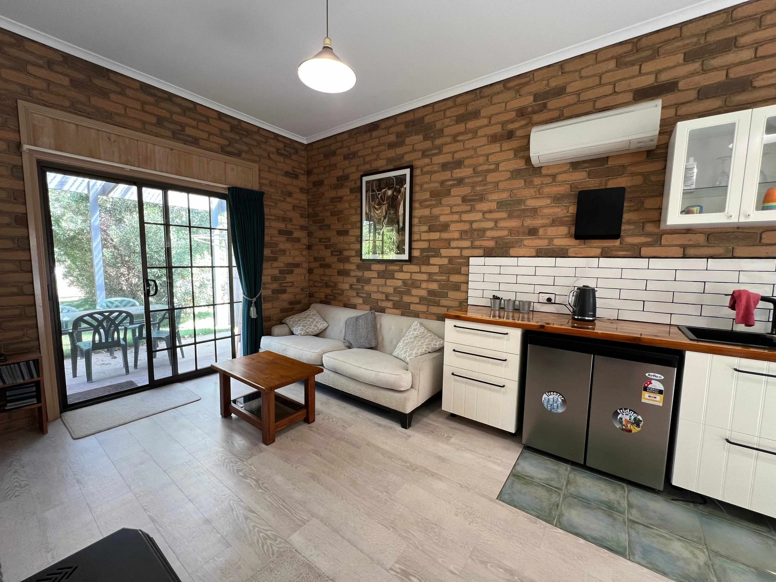 Shearer's Retreat - Living area.jpg