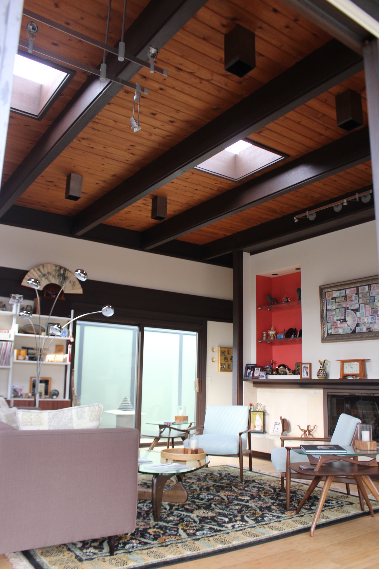 DRAMATIC LIVING ROOM WITH VAULTED CEILINGS, TONGUE AND GROVE PINE CEILING, SKYLIGHTS AND FIREPLACE