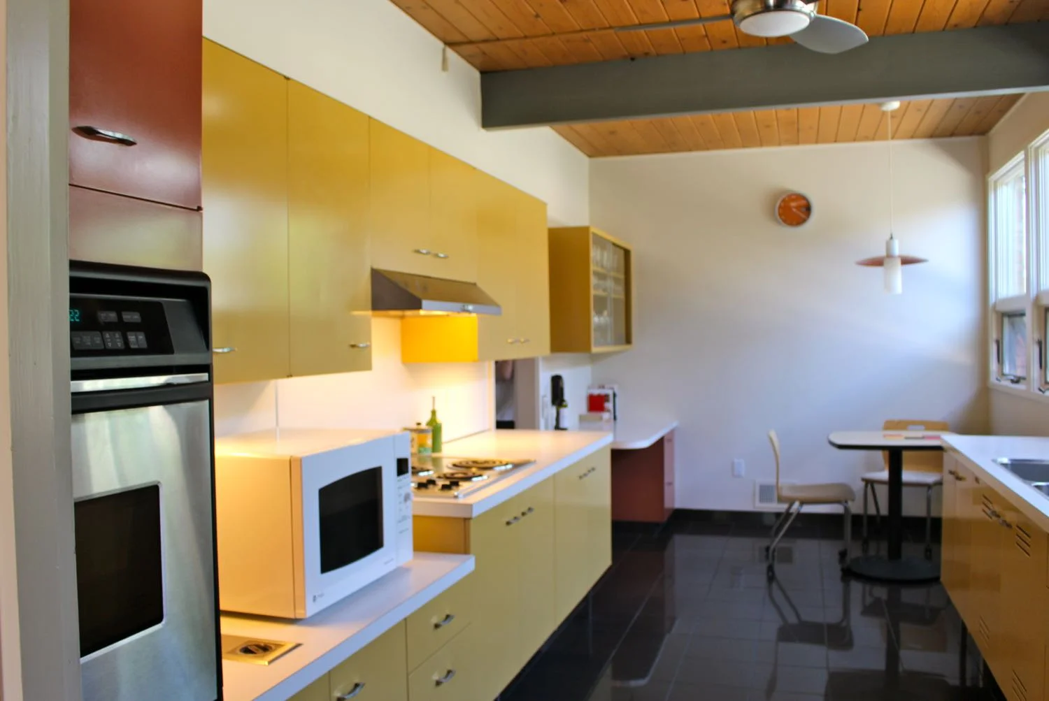 College kitchen 1.jpg
