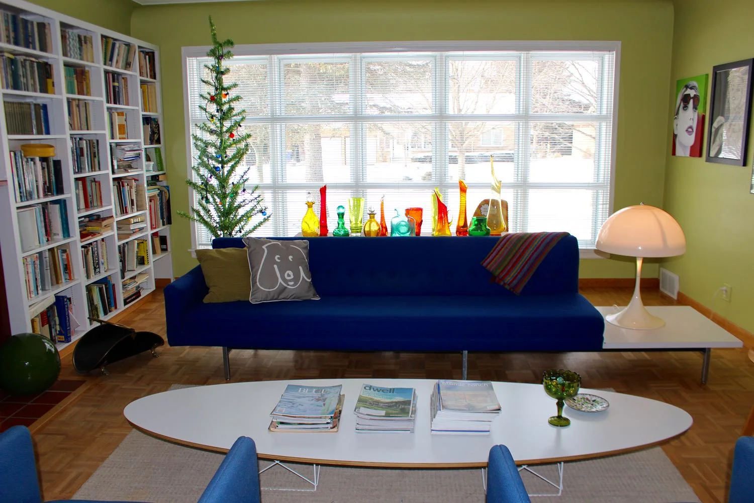 Rare George Nelson sofa in the living room