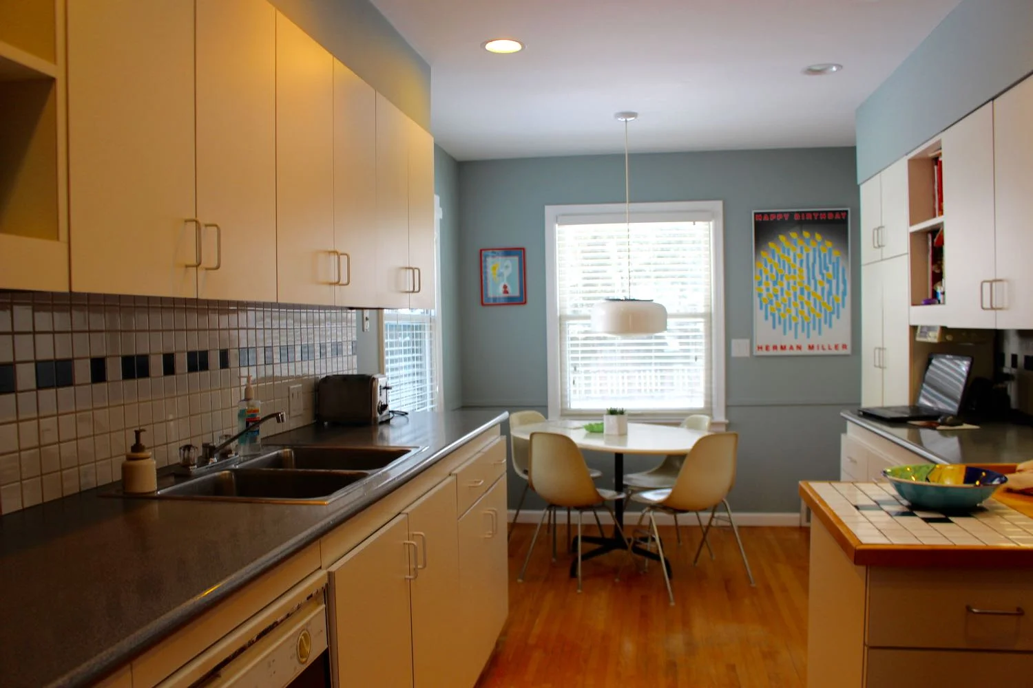 Another view of the kitchen.
