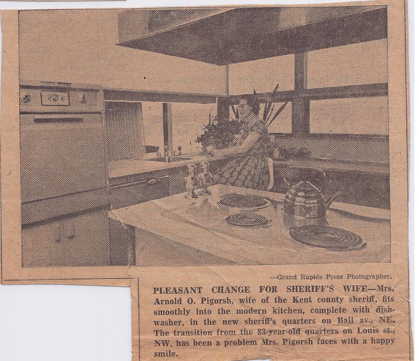 SHERIFF'S HOUSE KITCHEN WITH MODERN APPLIANCES