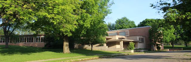 Vacant Riverside Elementary 2014. Photograph by Pam VanderPloeg copyright 2014.