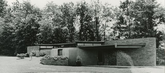 Thornapple River House shown shortly after completion. Notice the brick wall that runs through the center of the house providing a strong horizontal orientation. 