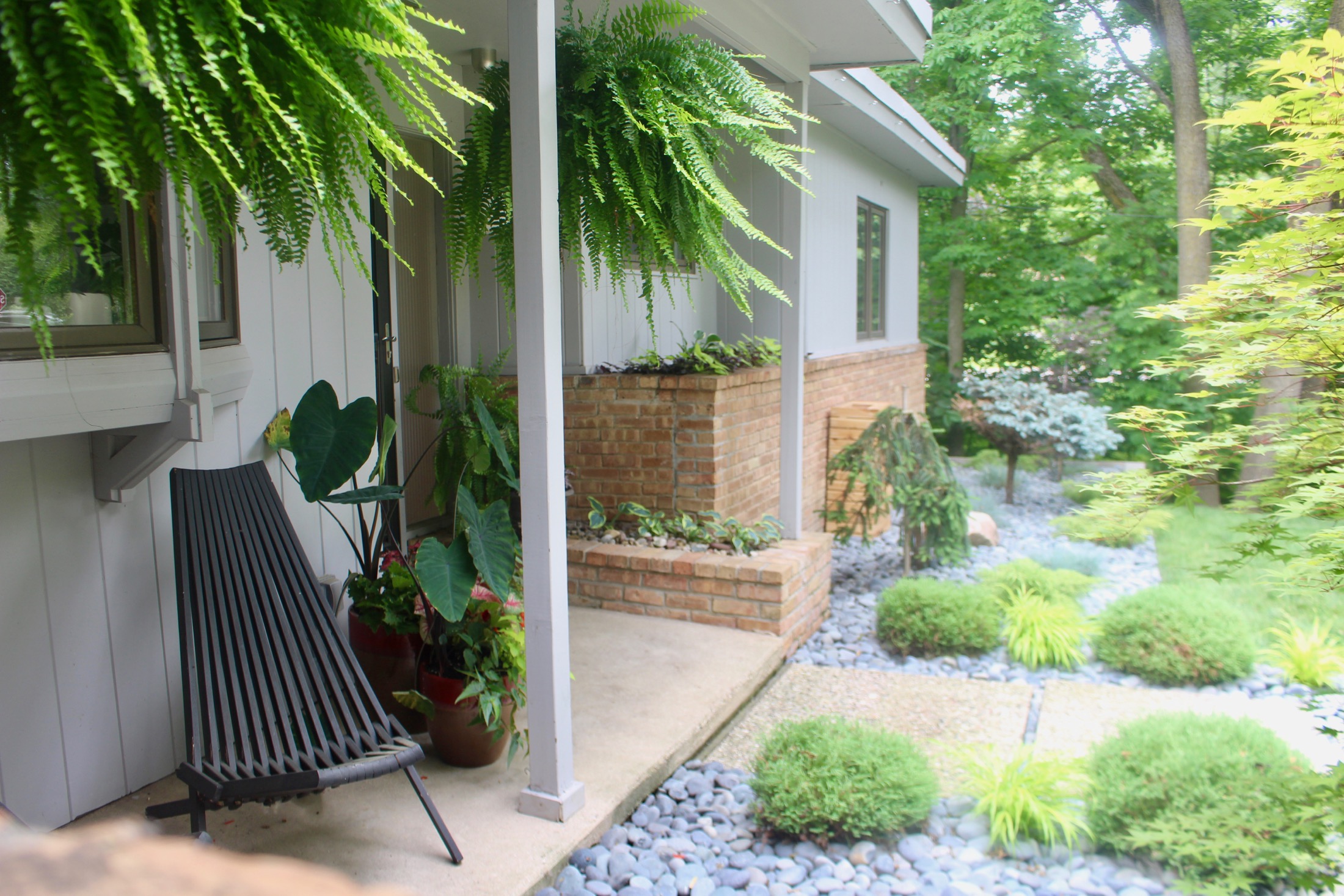 MINIMALIST FRONT PORCH