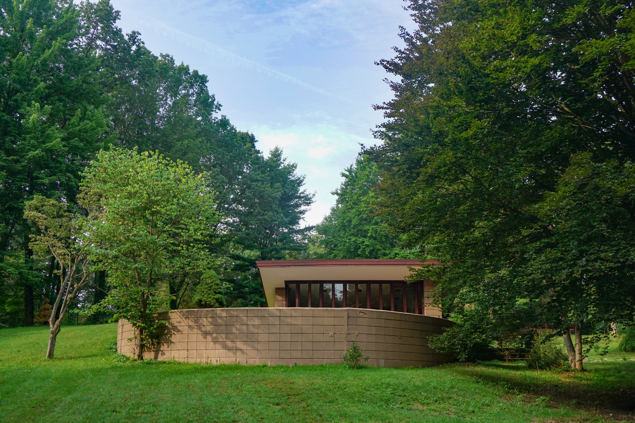 CURVED PATIO WALL.jpg