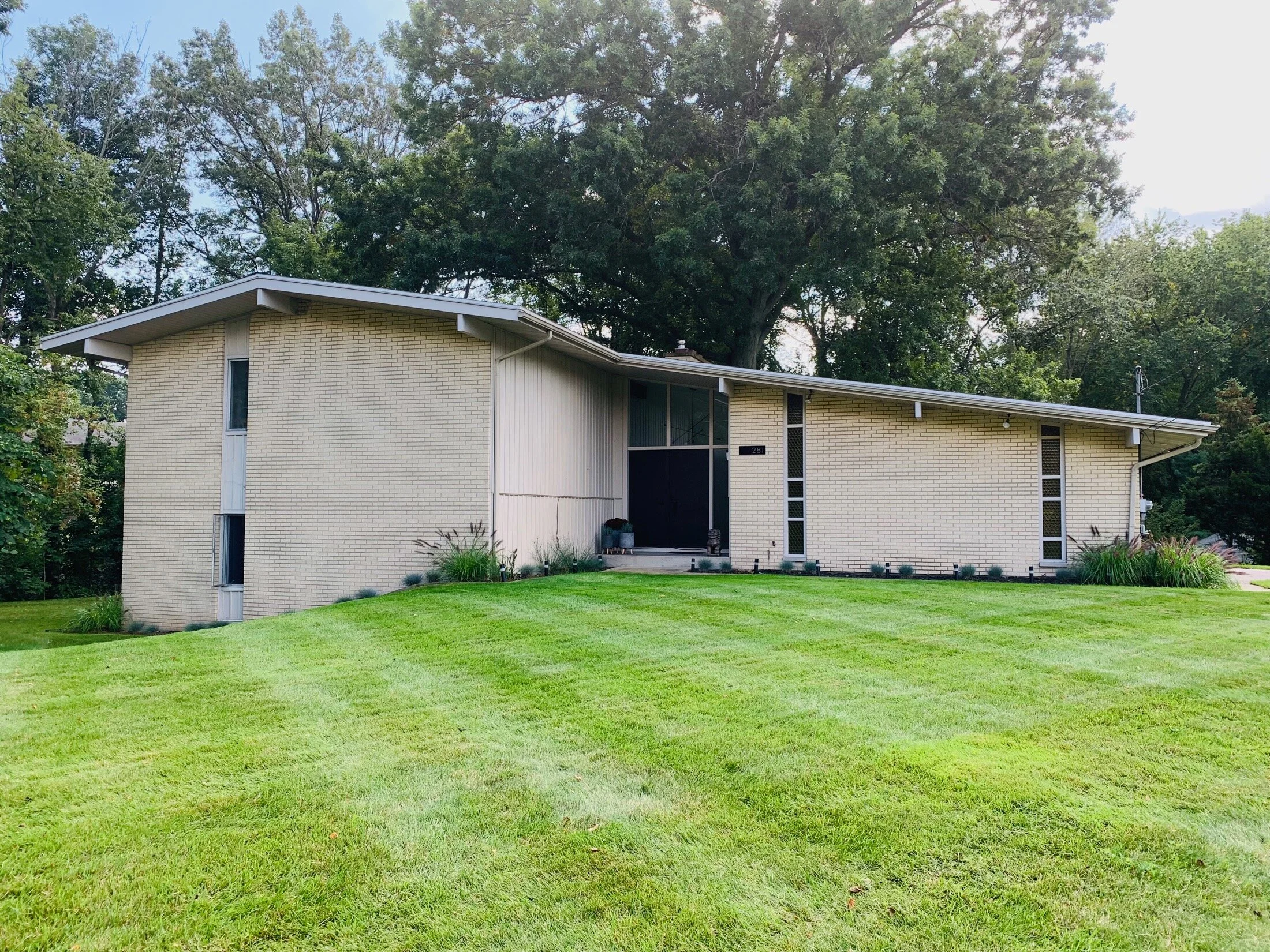 281 shorehaven exterior.jpg