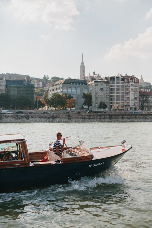 Well+Travelled+Bride+Danube+River+Dunarama+Stylish+Speed+boat.jpg