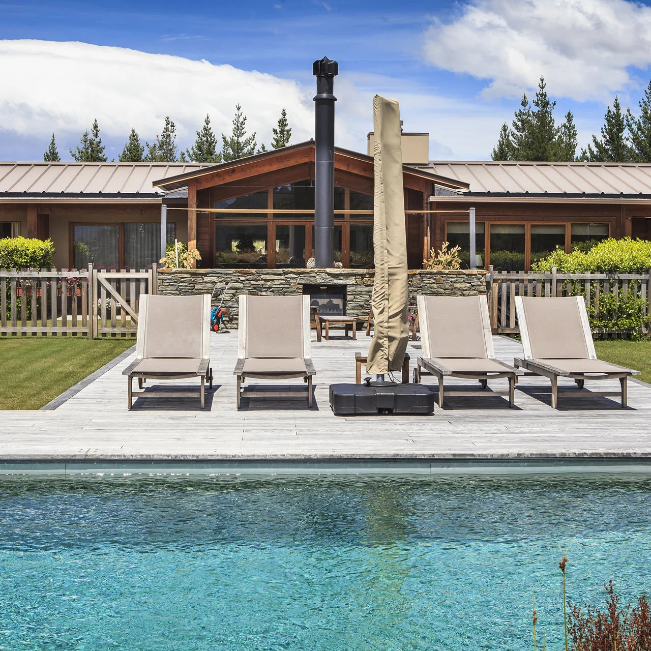 Well+Travelled+Bride+Lake+Wanaka+Haven+Honeymoon+Accommodation+05.jpg
