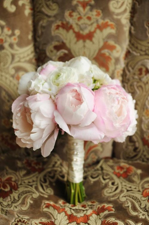 Well+Travelled+Bride+Aberdeen+Florist+Hays+Flowers.jpeg
