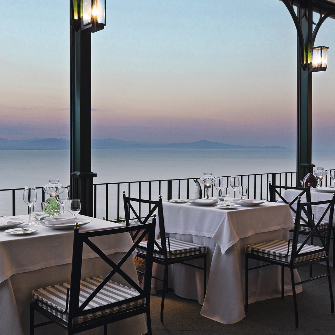 Well+Travelled+Bride+Italy+Honeymoon+Rossellini's++Restaurant+Ravello.jpeg