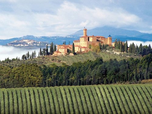 2 Well Travelled Bride Montalcino Italy Honeymoon Castello Banfi Tuscany.jpg