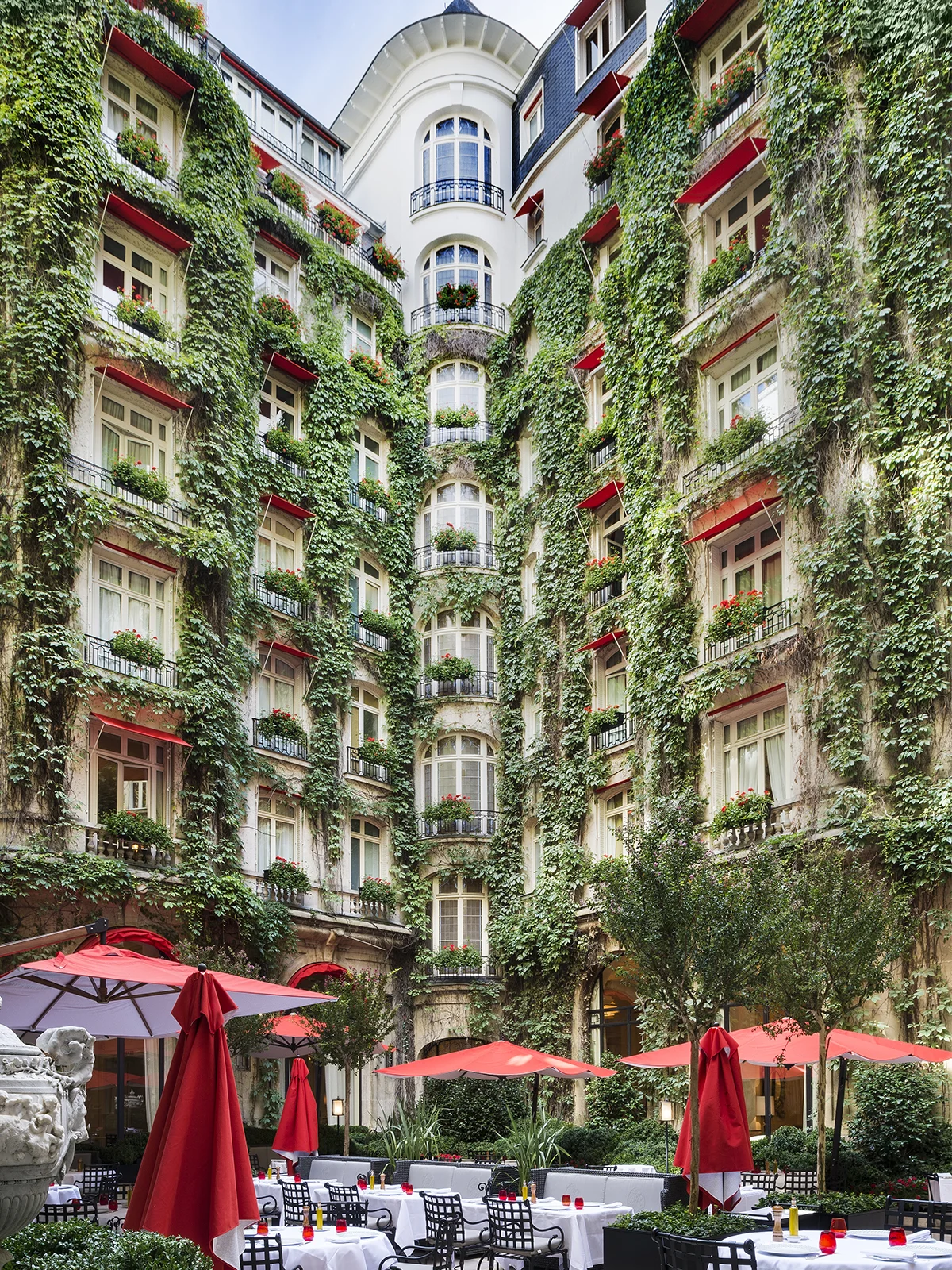 paris-plaza-athenee-la-cour-jardin.jpg