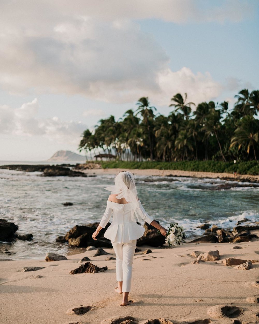 1 Well Travelled Bride Christie Pham Wedding Photographer Hawaii.jpg