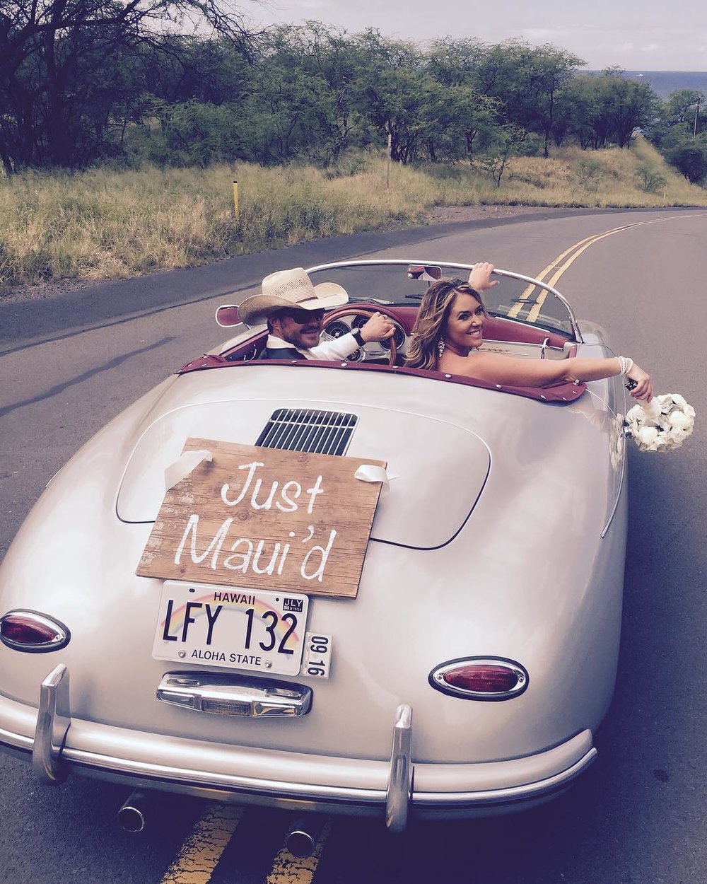 4 Well Travelled Bride Maui Roadsters Wedding Car Hire Hawaii.jpg