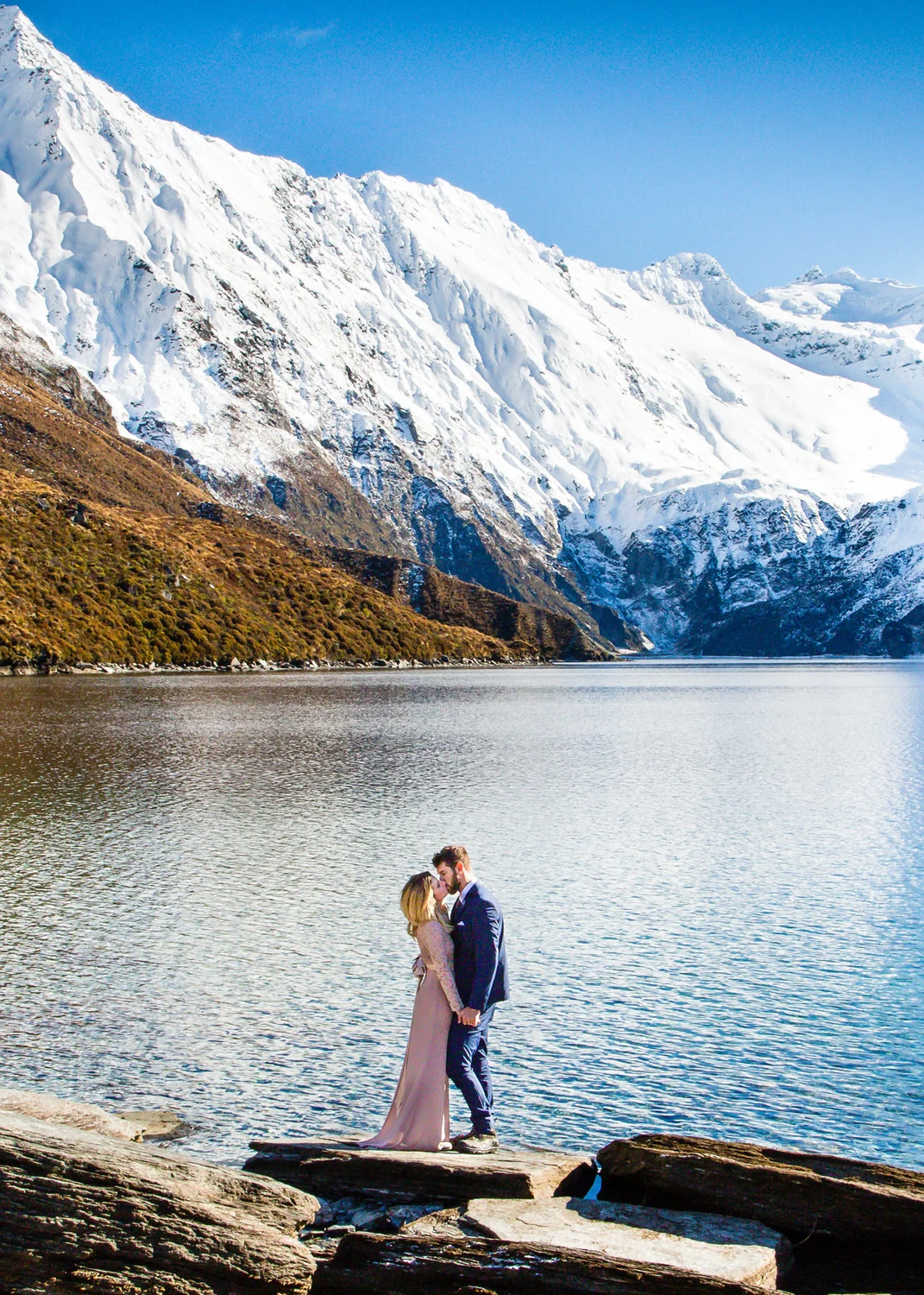 0 Well Travelled Bride Fluidphoto Wedding Photographer Lake Wanaka.jpg