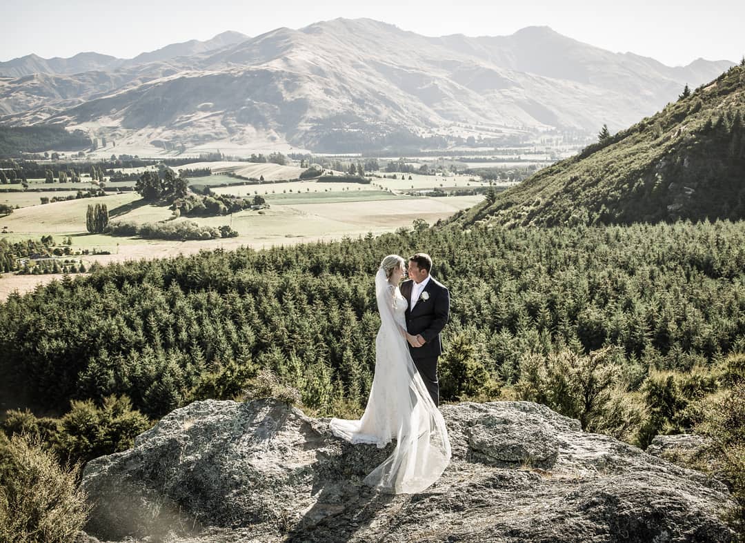 2 Well Travelled Bride Fluidphoto Wedding Photographer Lake Wanaka.jpg