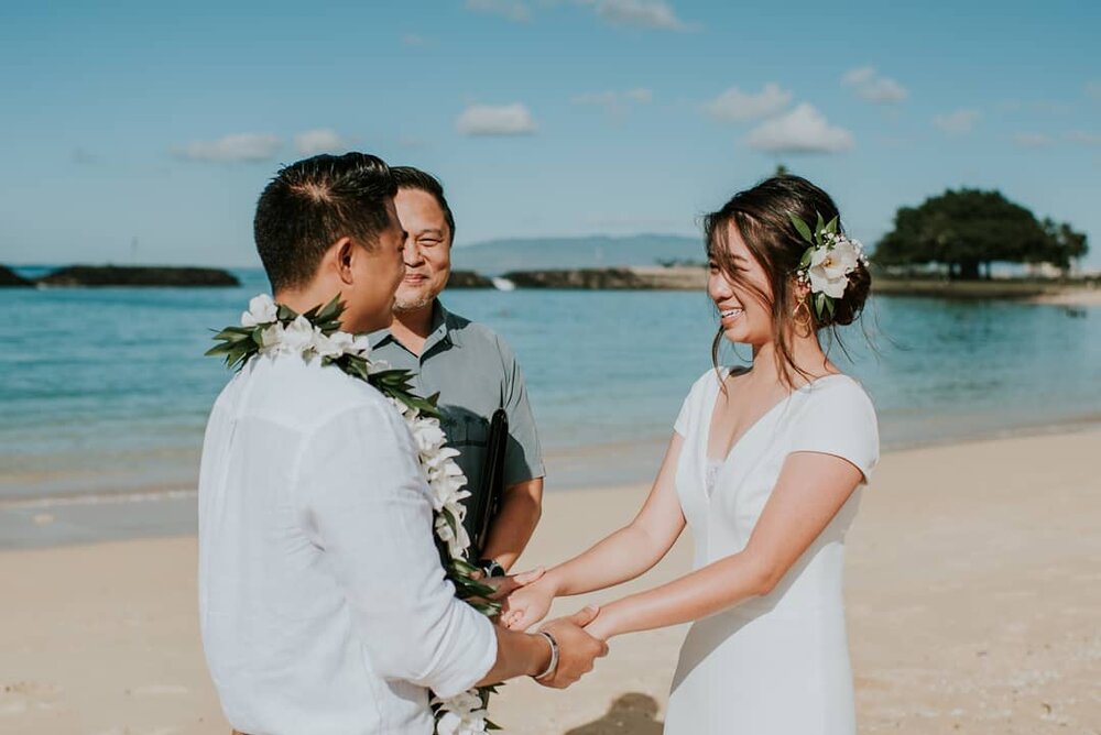 2 Well Travelled Bride How to Legally Get Married in Hawaii.jpg