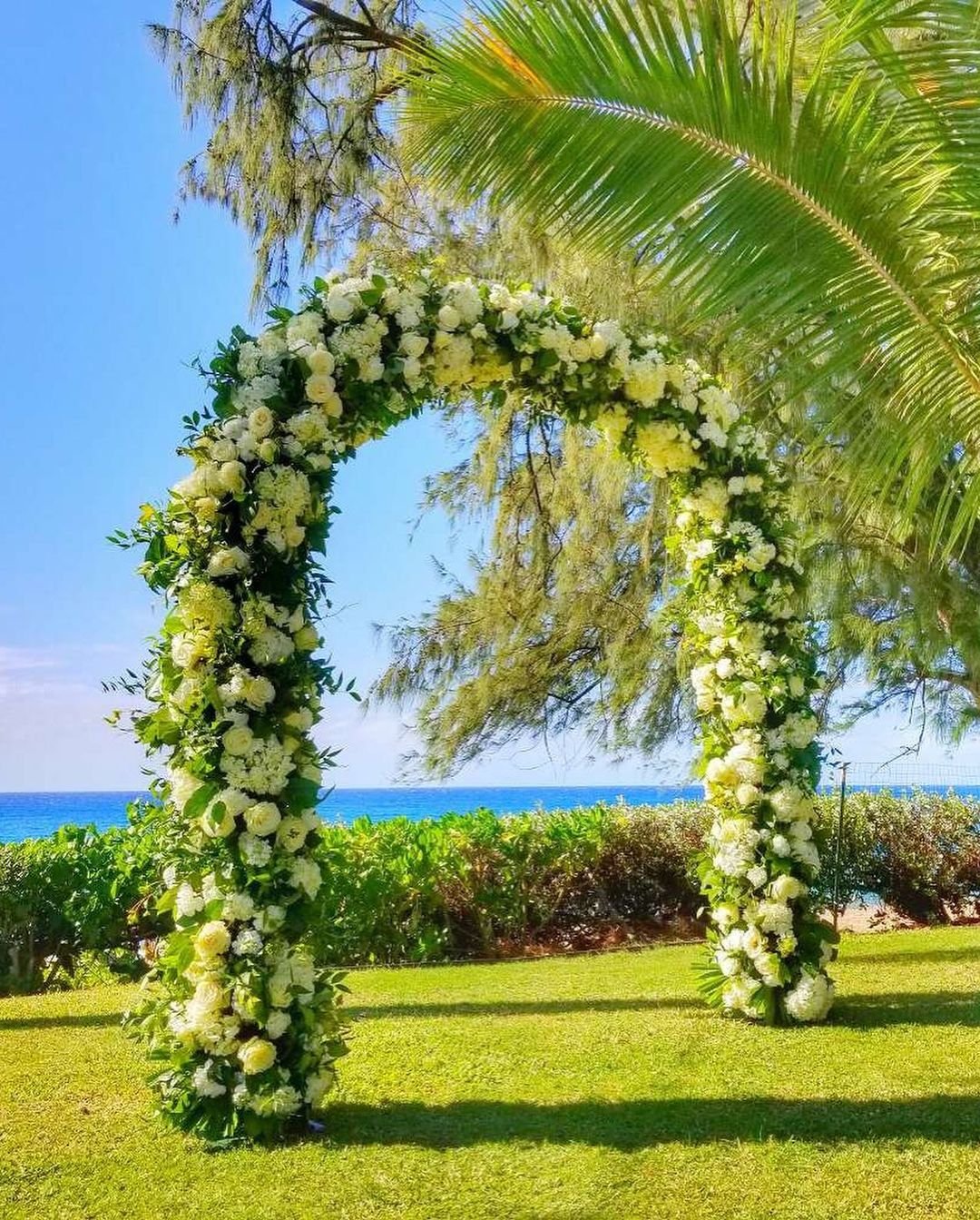 Well Travelled Bride Hawaii Destination Weddings Florist Asa Flowers 1.jpg