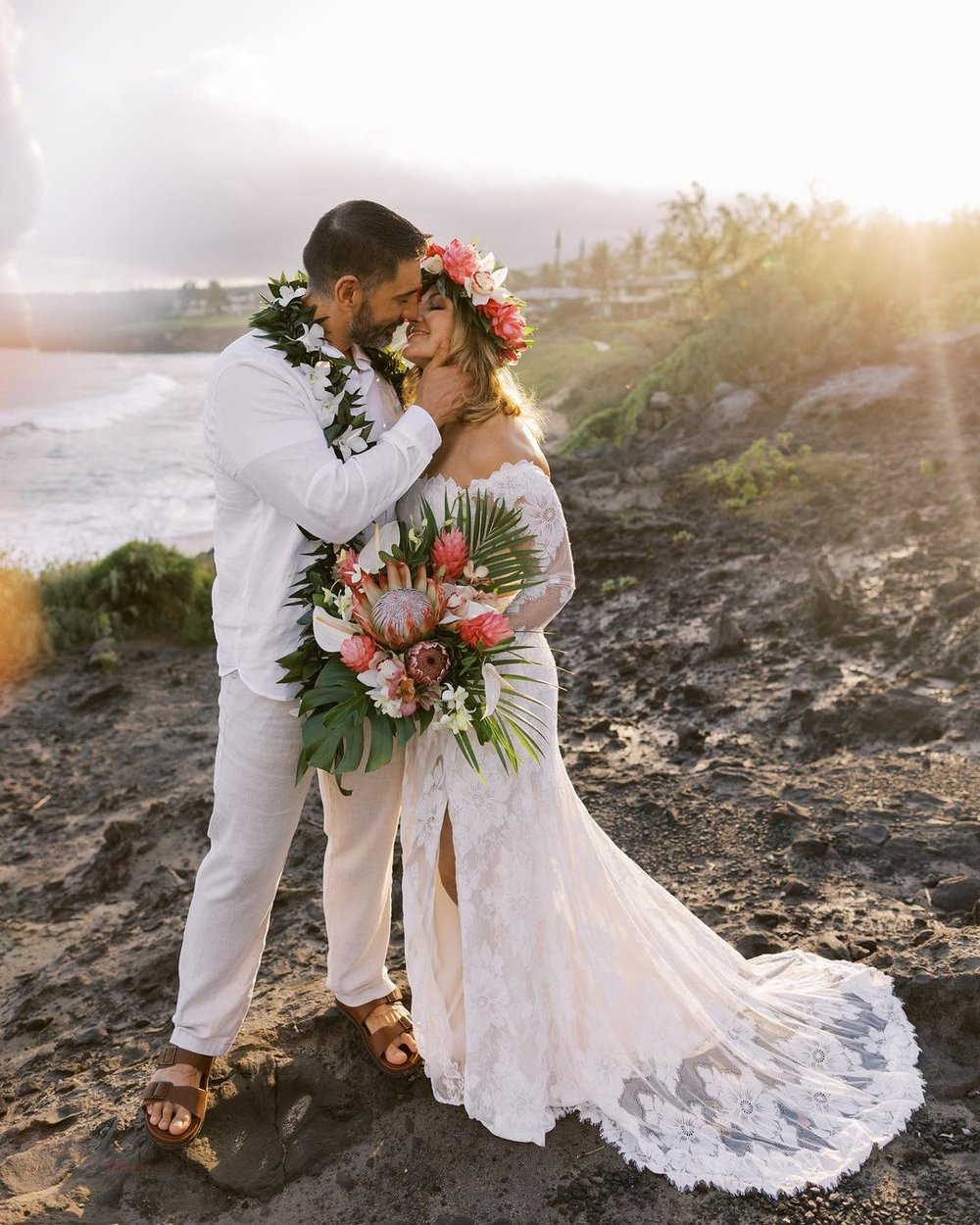 Well Travelled Bride Hawaii Destination Wedding Cadencia Weddings. Photographer.jpg