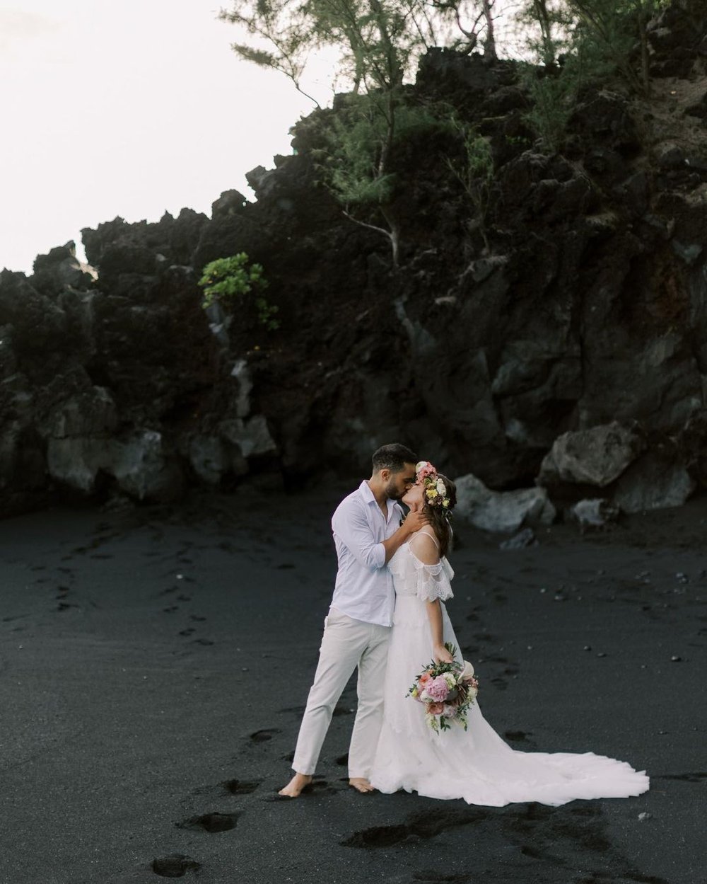 Well Travelled Bride Hawaii Destination Wedding Cadencia Weddings. Photographer 3.jpg