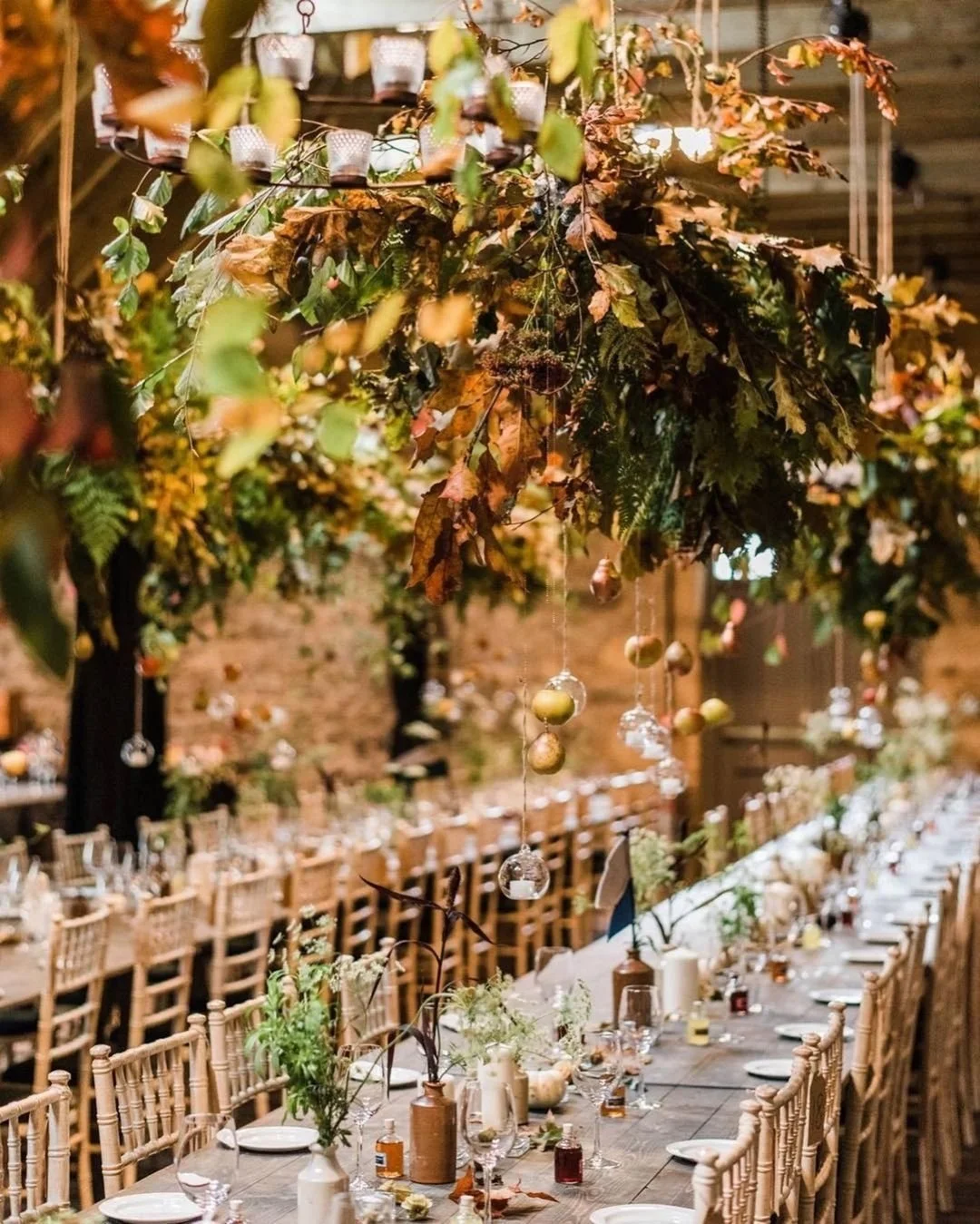 Living in Scotland is a floral designer&rsquo;s dream. Surrounded on all sides by crumbling castles, climbing foliage, and lush moorlands, Di Mackay of @myrtleandbracken draws her inspiration from Scotland&rsquo;s wild beauty and creates floral arran