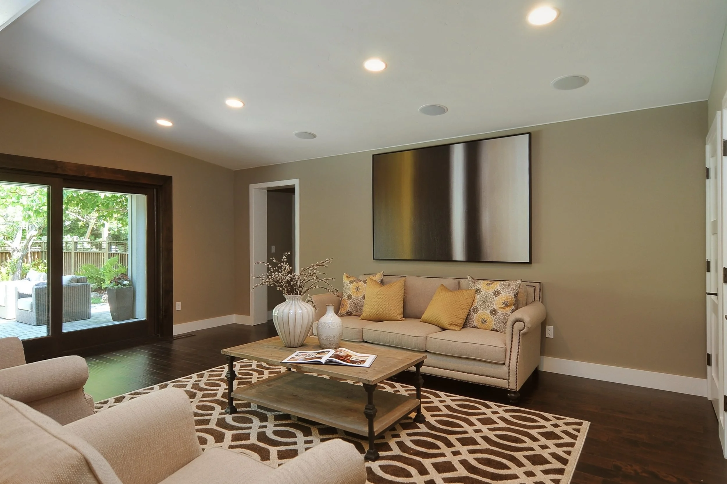 015_Family Room (1).jpg