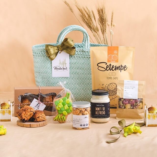 With much anticipation, each year we look forward to Hari Raya Idul Fitri to celebrate and gather with friends and loved ones. This year, send love to those you can&rsquo;t gather with, with this care package. Filled with many delectable treats &ndas