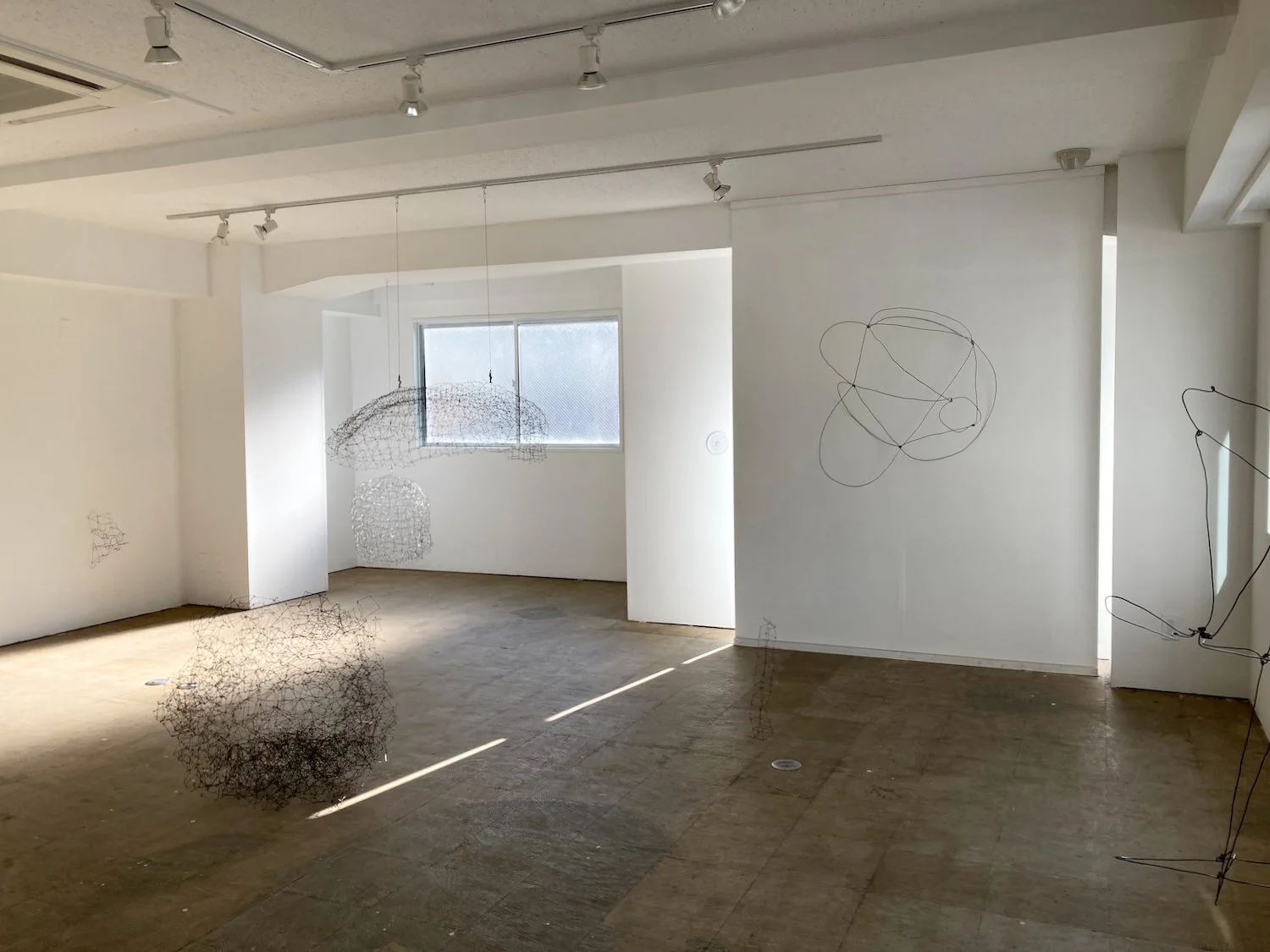 Yuko Nishikawa: Wire Works, installation view, Curator's Cube, Tokyo, January 7-29, 2023