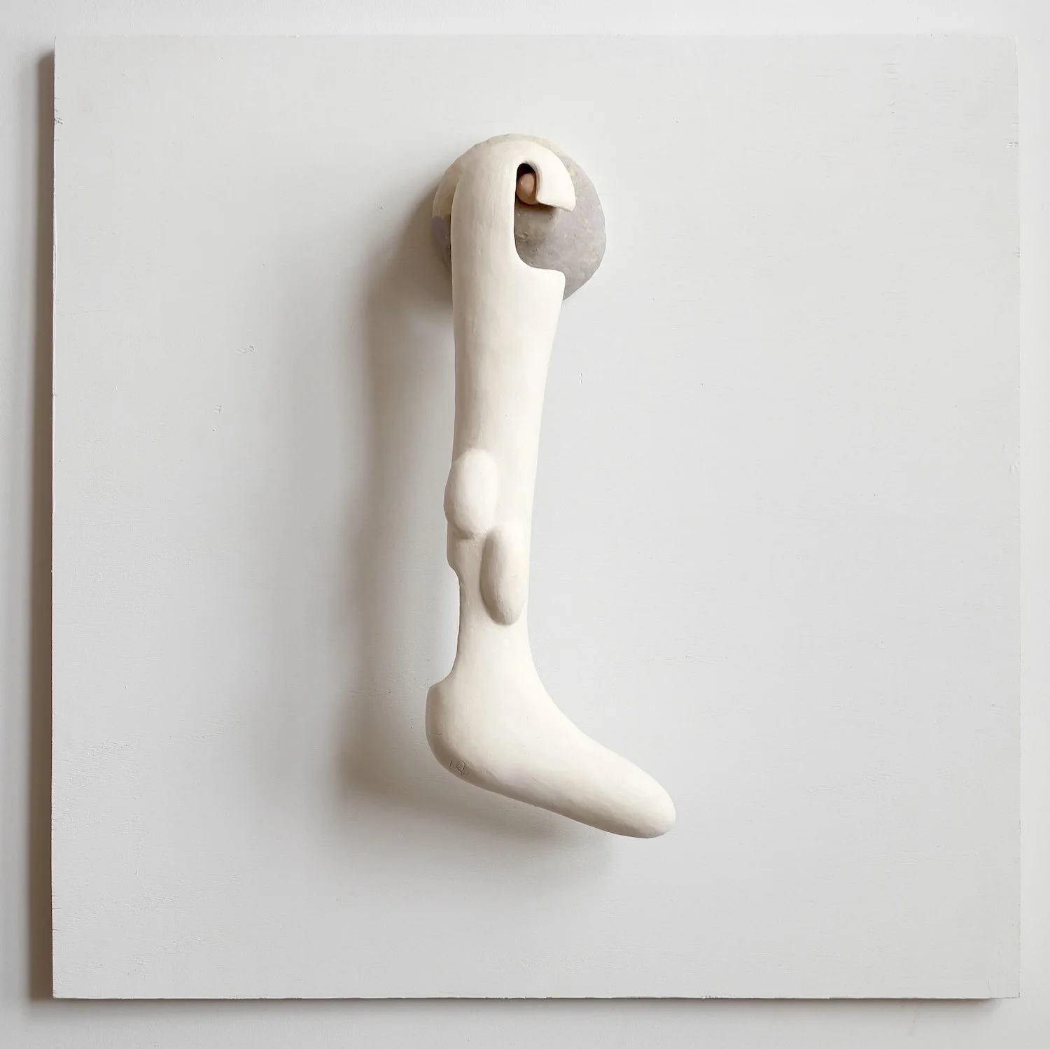 Somniloquy, 2024. Ceramic and wire, 28 x 11 x 7.5 inches (71 x 28 x 19 cm)