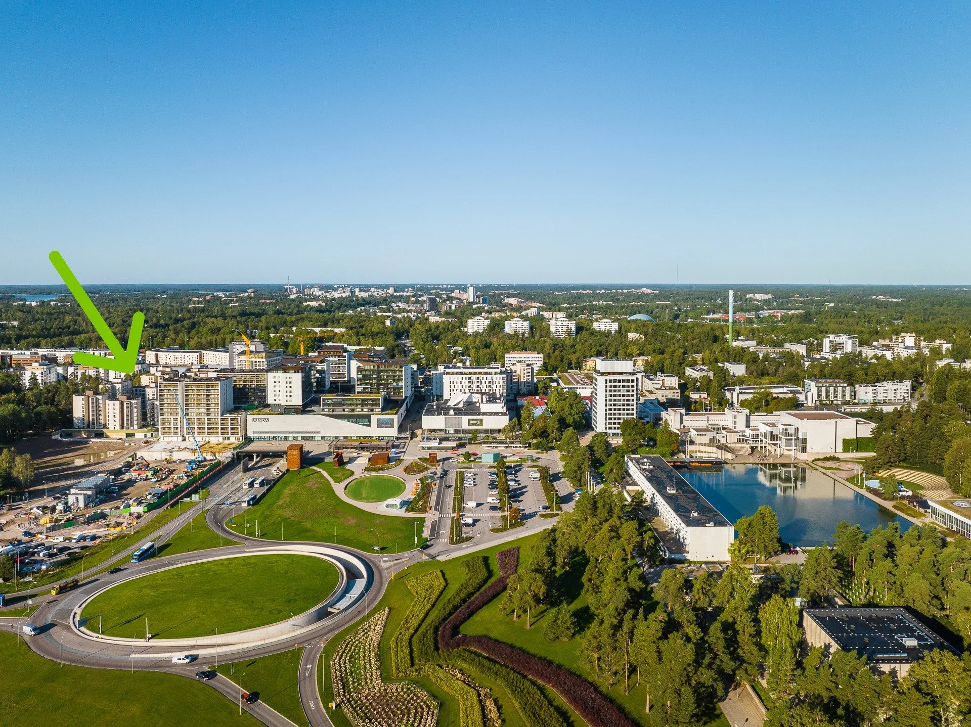 VIHREÄ NUOLI YMPYRÄN KAU.JPG