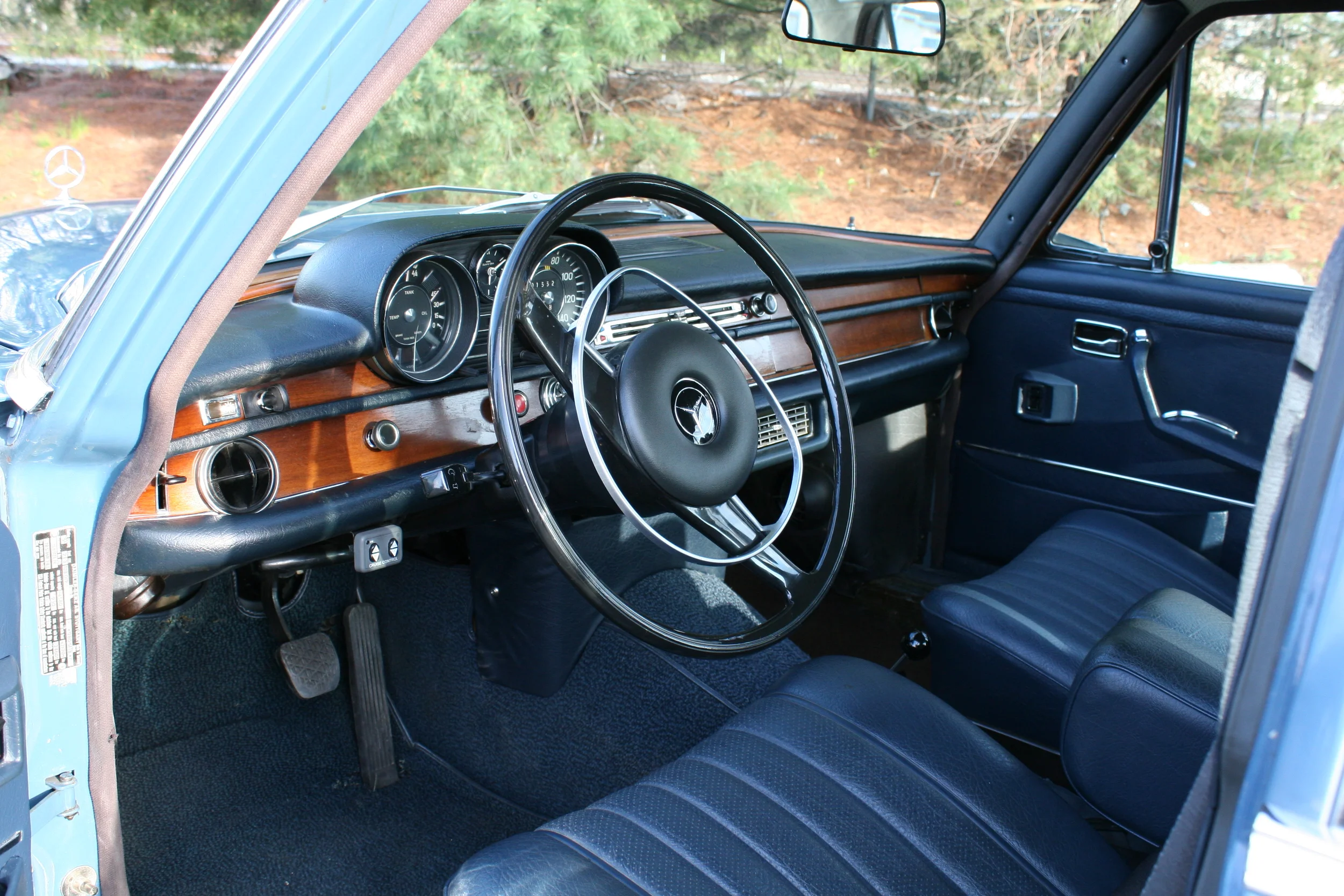 Mercedes interior 2.JPG