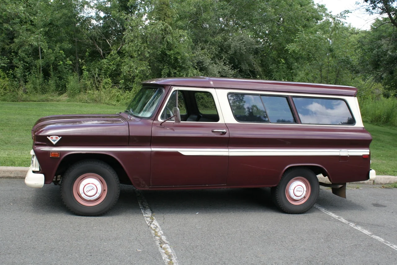 GMC Suburban Side.jpg
