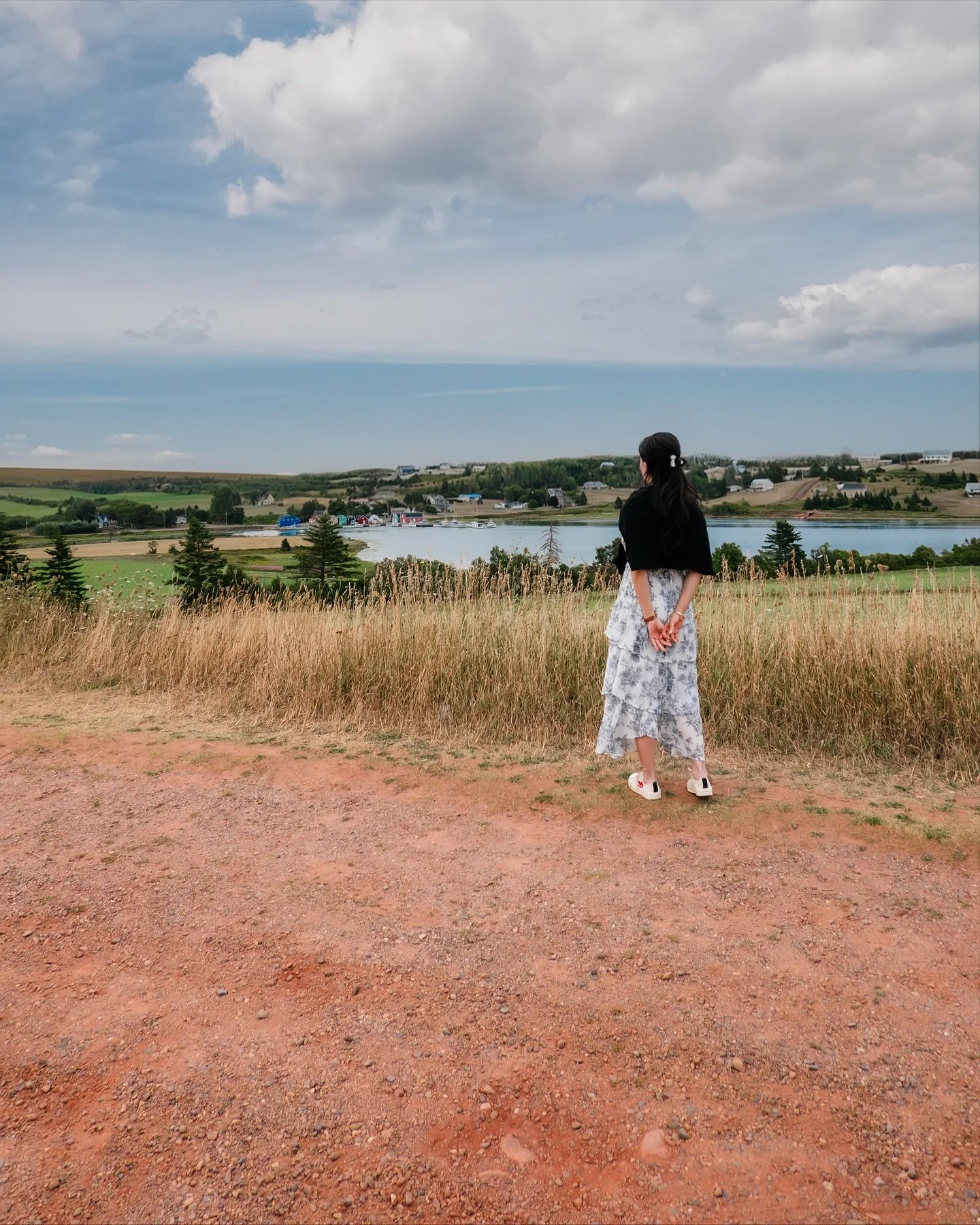 Prince Edward Island for a week 🇨🇦🦞🦙🍦🪏🦪🌤️🪁⛳️👒🥔🍪🌅🐚

⊳ 1. Red earth, blue sky
⊳ 2,3. Loaded lobster rolls, fried scallops and killer fries @richardsseafood
⊳ 4,5. Breakfast with a side of cute llamas @preservecompany 
⊳ 6. &ldquo;Canada&r