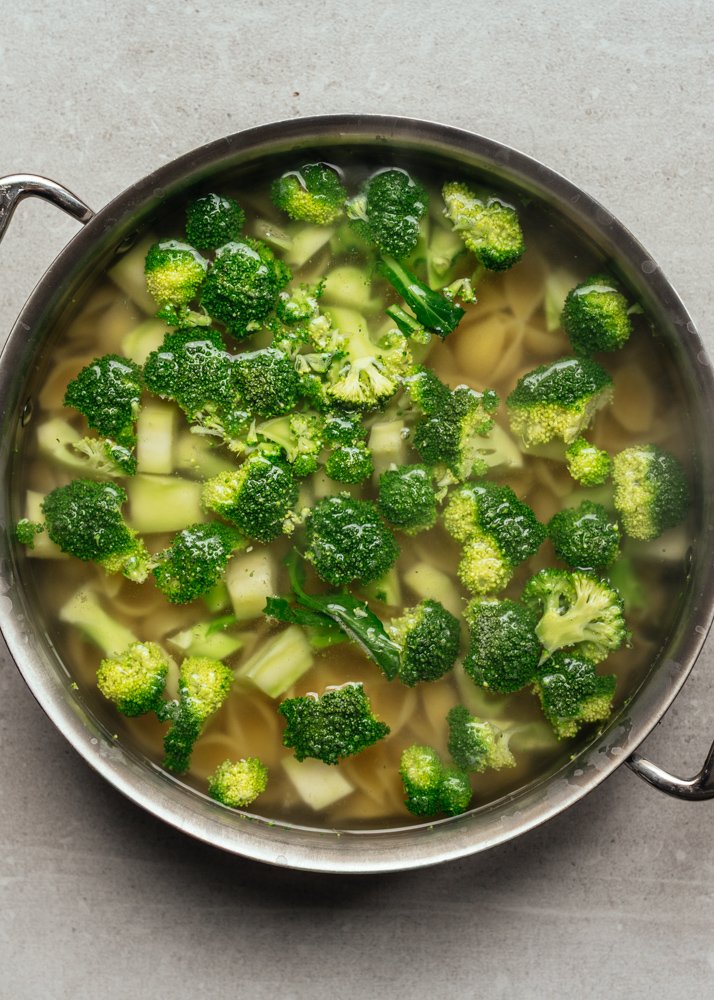 Broccoli Chicken Alfredo Shells_web85-7607.jpg