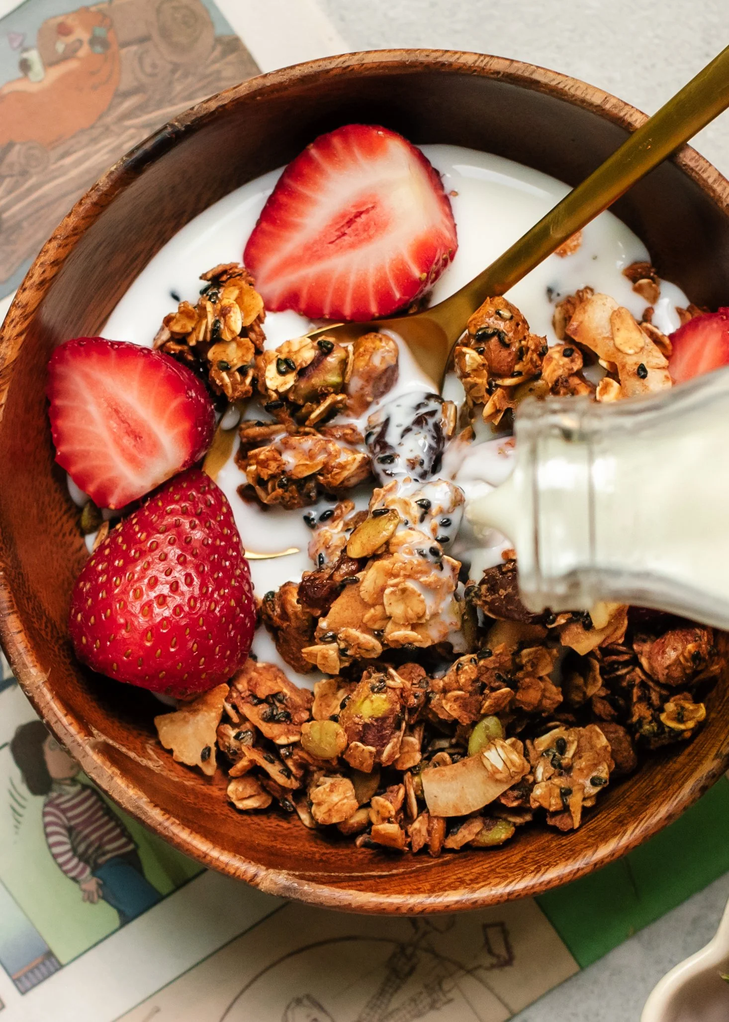 Healthy Granola (No Refined Sugar, Date &amp; Maple Sweetened)