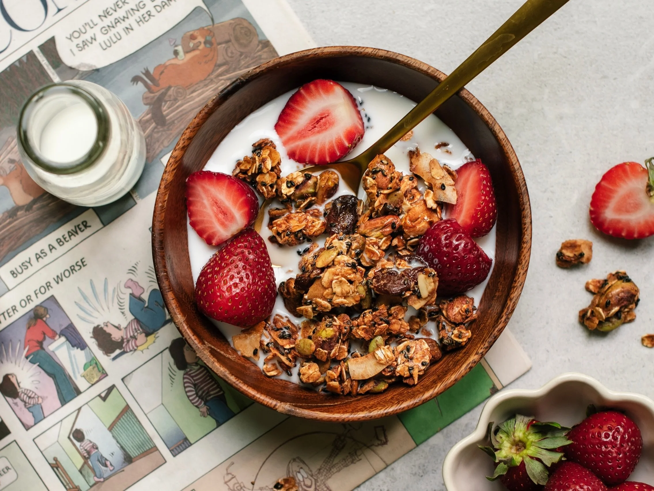 Currently on a (renewed) granola kick since coming back from vacay and trying to eat healthy breakfasts. Dusted off and updated my go-to granola. It&rsquo;s sweetened with dates and maple syrup &mdash; no refined sugar 😙

comment &ldquo;granola&rdqu