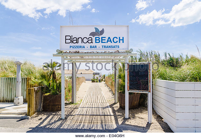 entrance-to-bianca-beach-bar-and-restaurant-on-richelieu-beach-from-e04g6h.jpg