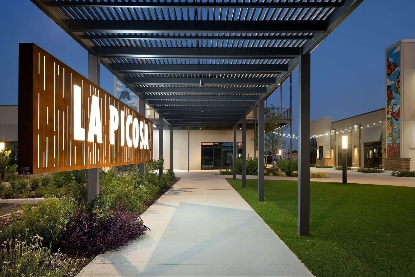 Early morning views of La Picosa at Brooks Town Center in San Antonio, Texas ⭐ 🌘

Photography: @rachelkayapplebox 

#newbuild #shoppingcenter #sanantoniotx