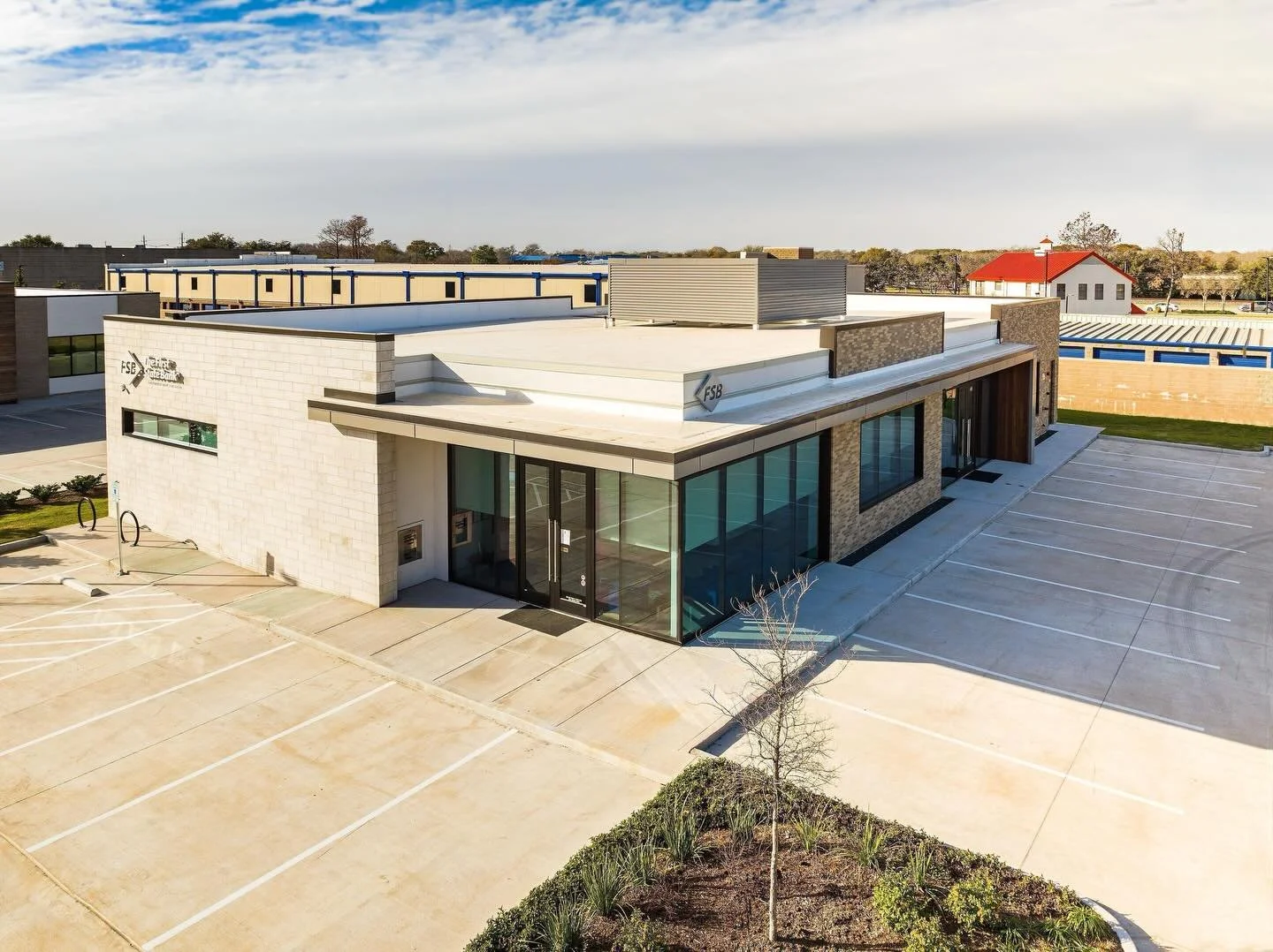 Today, we are spotlighting two banks TDS has designed: First State Bank and Smart Financial Credit Union! Both buildings incorporate their company branding throughout the design.

#banktexas #corporatebranding #htx