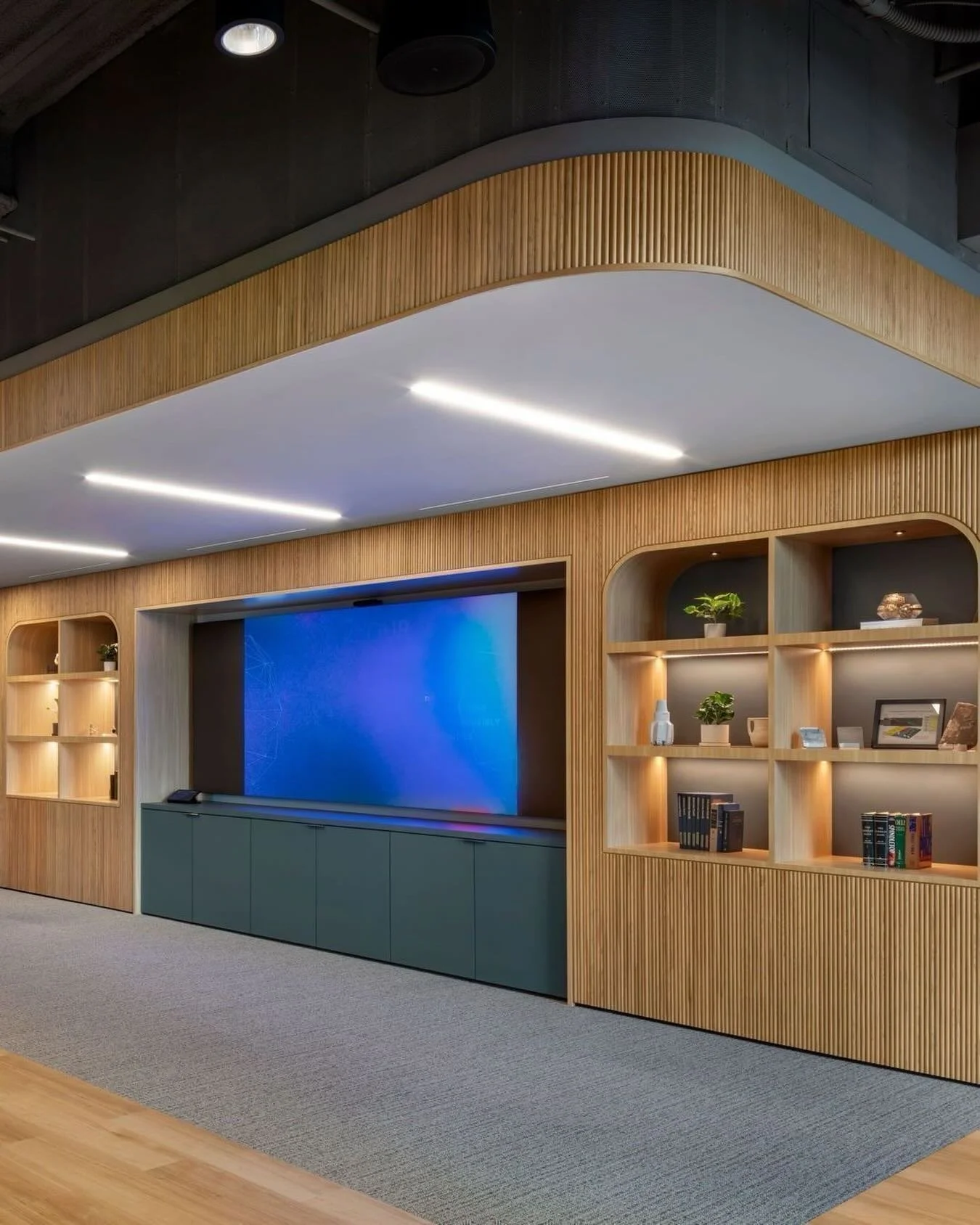 On the 7th Day of Design, TDS gave me one of our favorite trends of 2025. Throughout this year, we were able to work with natural materials, curved forms, and integrated lighting for a timeless finish. Thoughtful millwork detailing defines a trend th