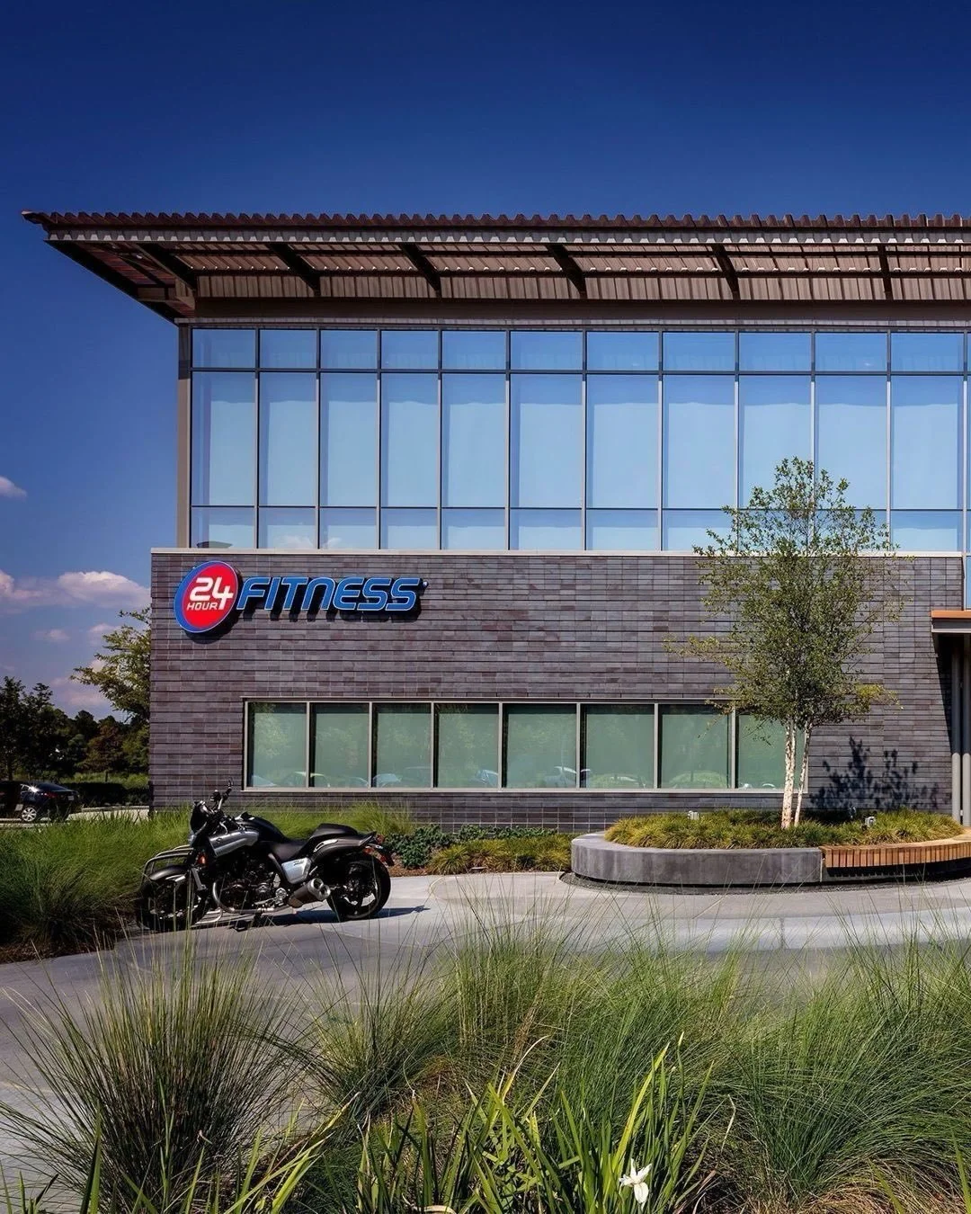 New Year same Tramonte Design Studio 💪 Today we are throwing it back to the 24 Hour Fitness we designed out in Spring, Texas! Their building has distinctive tilt-wall architecture. The deep, rich brick finishes create a unique and elevated atmospher