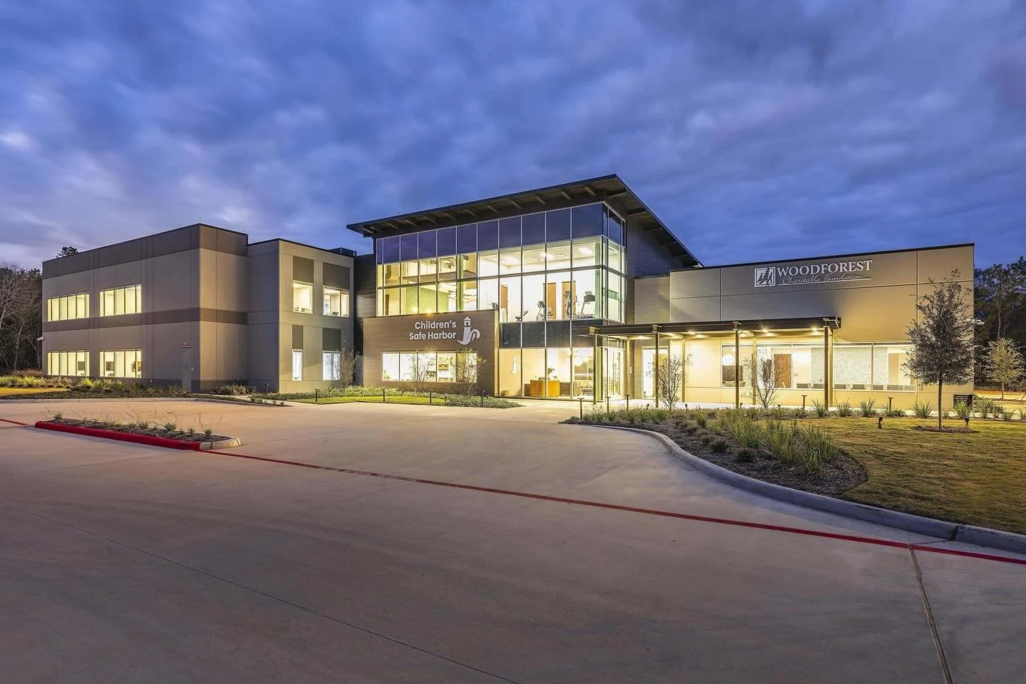 Children&rsquo;s Safe Harbor (CSH) is a 45,000 SF, two-story building nestled in a 17-acre wooded site in Conroe, Texas. The design journey began in 2016, and ground was finally broken in August 2024 after a decade of fundraising and visioning. 

Chi