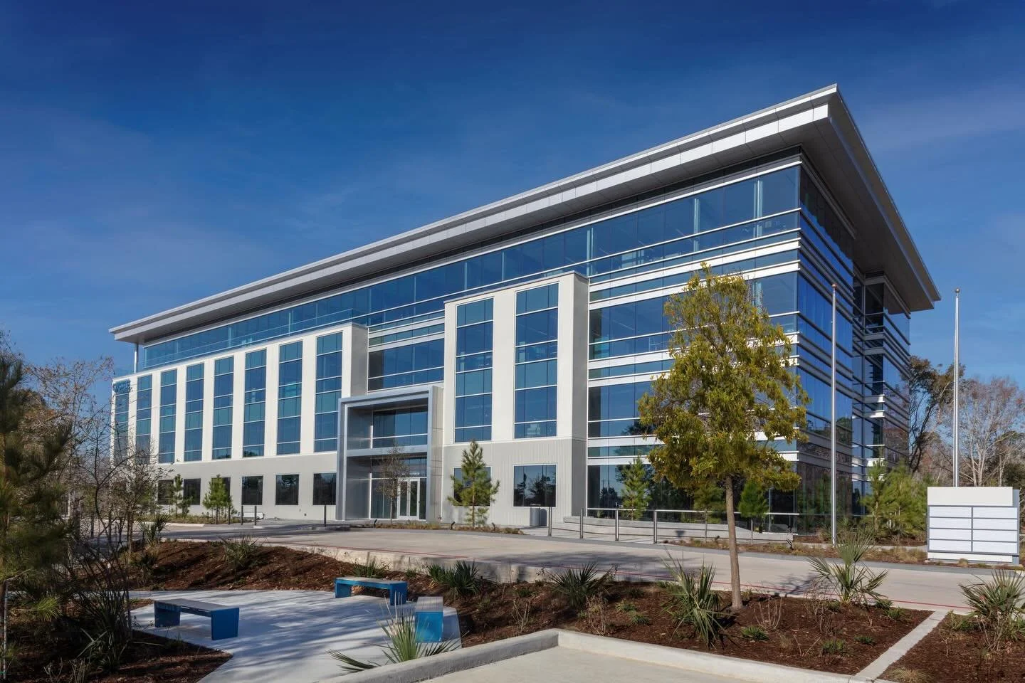 Newly finished in Friendswood, Texas - an 86,0000 SF Ground-Up Office Building. This Corporate Headquaters features a pond, outdoor seating, and two walking trails around their property for employees and vistors to enjoy. Stay tuned for more project 